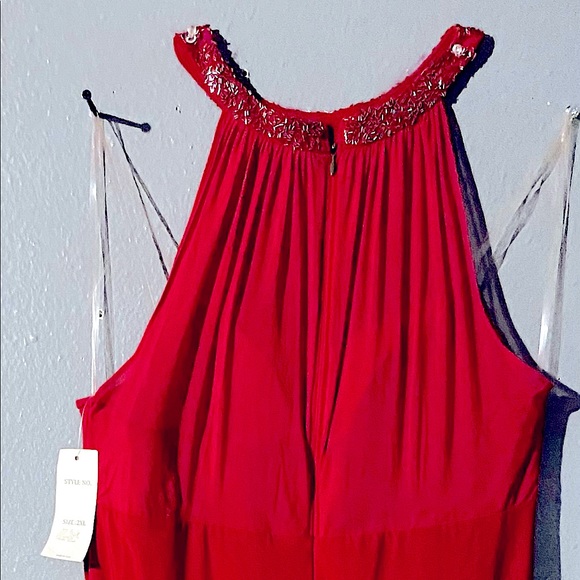 Sleeveless halter top with beaded neck line long casual dress - Picture 5 of 9